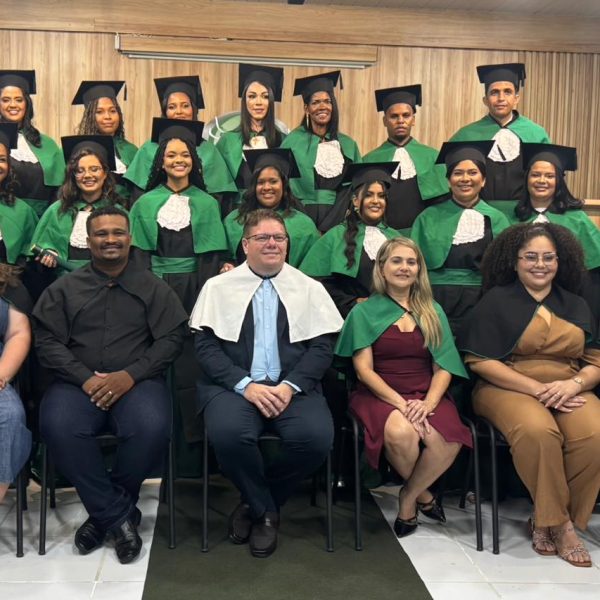 Colação de Grau das Turmas 43 e 44 de Técnico em Enfermagem marca noite de emoção e conquistas